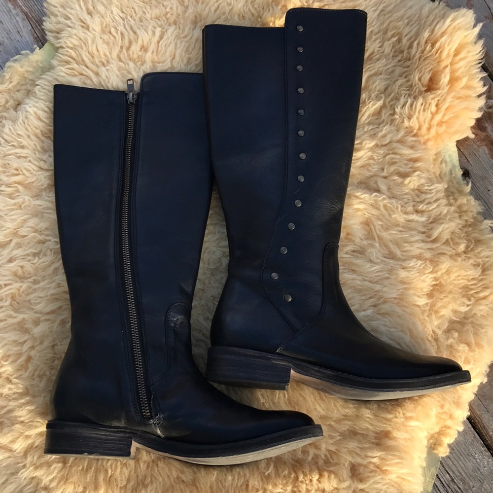 Beautiful Bed Stu boots